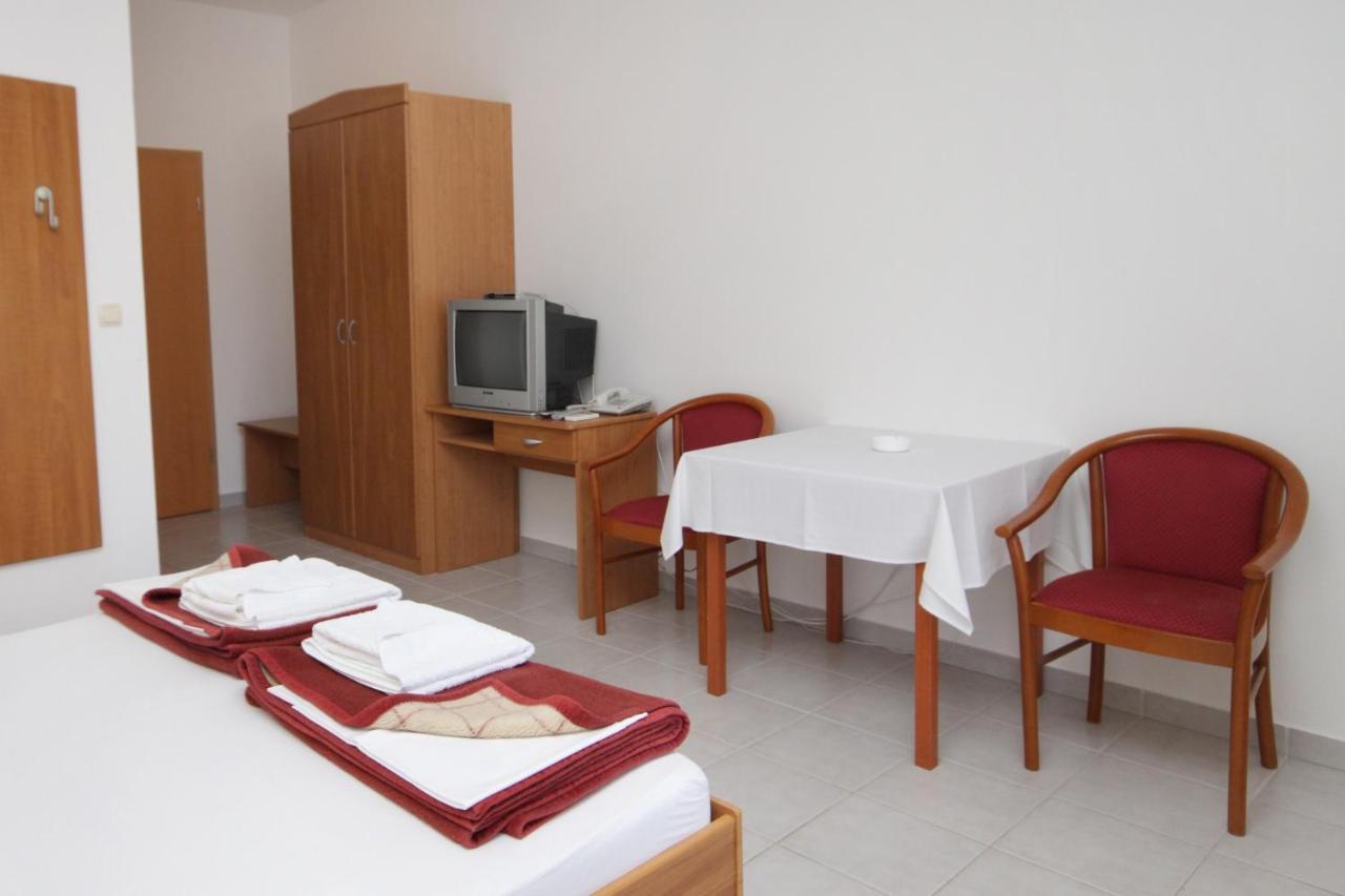 Apartments And Rooms By The Sea Vinjerac, Zadar - 3248 Exterior foto