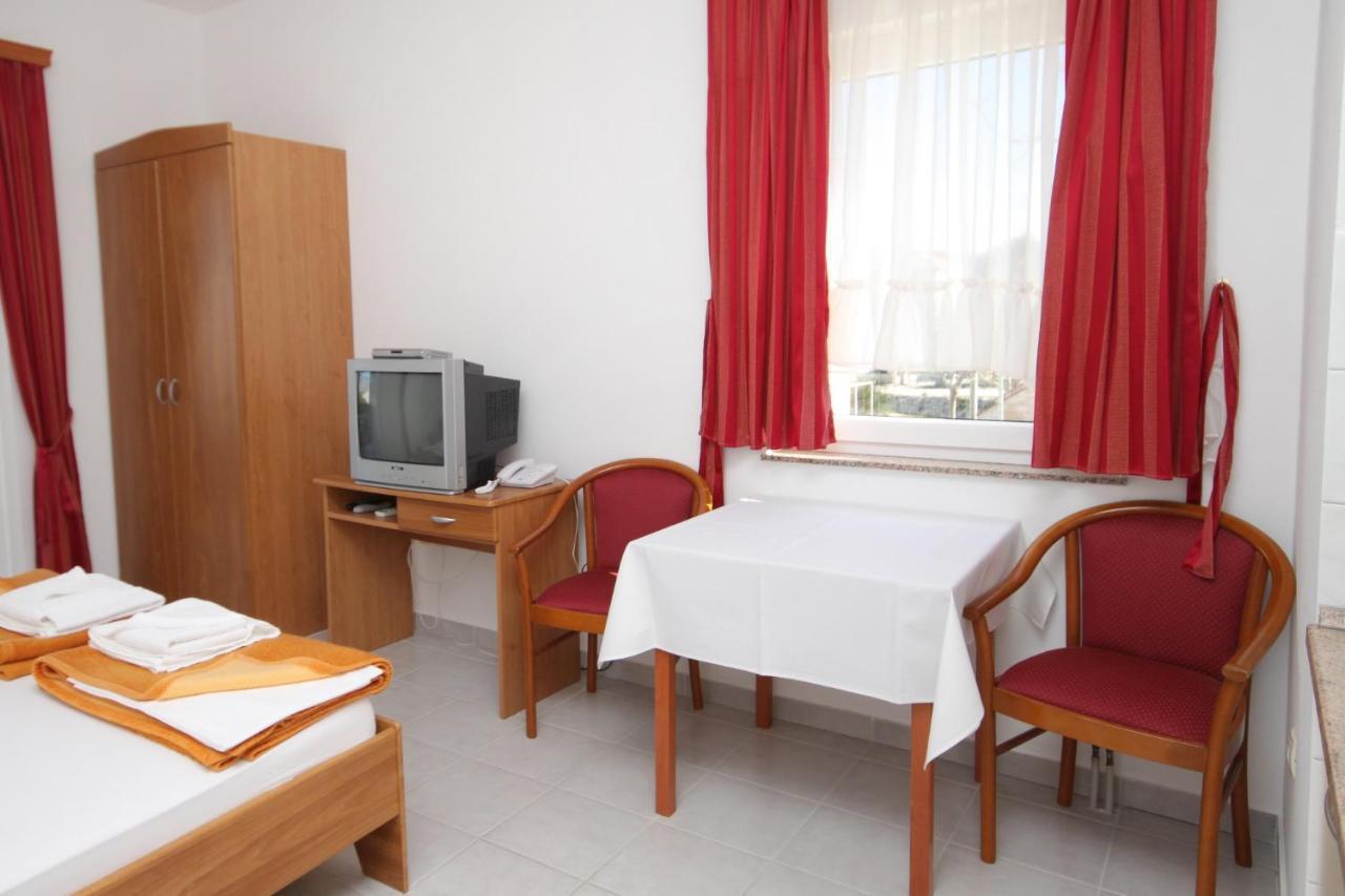 Apartments And Rooms By The Sea Vinjerac, Zadar - 3248 Exterior foto
